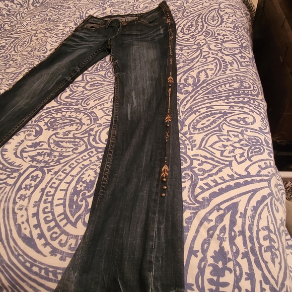 Cowgirl Tuff Dark Blue Jeans Embroidered Arrow Details, 30x35 - Picture 3 of 7